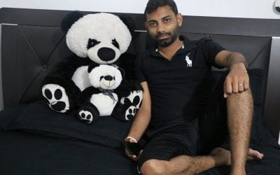 ගොඩක් අය බනිනවා හිනාවෙලා ෆොටෝ ගන්නේ නෑ කියලා