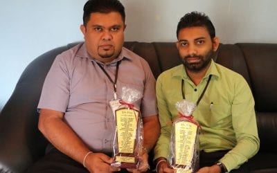 පසුගිය වසරේ අම්මලා තාත්තලා 20 දෙනෙක් අපි වන්දනා ගමනක් එක්කරගෙන ගියා ඔබට මතක ඇති.ඉතිං ඒ වෙනුවෙන් ඔවුන් මටත් අයියාටත් උපහාර දැක්වූ අයුරුයි මේ