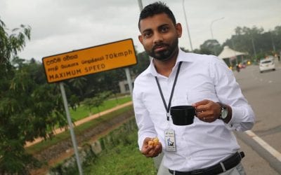 දැන් අම්මා හදලා දෙන තේ බෝතලේ හැමතැනම අරන් යනවා