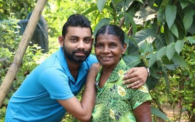 අම්මා කීවා රැවුල කපන්නේ නැතුව ආයේ ගේ පැත්ත පලාතේ පස් පාගන්න එපා කියලා