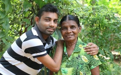 අම්මගෙනුත් ආශිර්වාද අරගෙන කොළඹ යනවා බෙහෙත් ගන්න