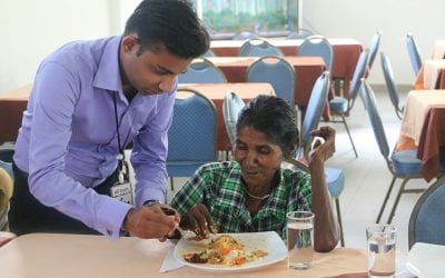 වේල් ගණන් ගින්නෙන් දැවෙන කුස රසවත් අහරකින් පිරවූ සොඳුරු මොහොතක් – Lunch with අම්මලා, තාත්තලා (Part 02)