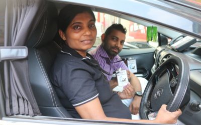 මේ ඉන්නේ මගේ දෙවෙනි අක්කා, අම්මට පස්සේ ඉතිං දෙවෙනි අම්මා වගේ තමා