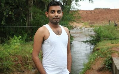 වෙනසකටත් එක්ක ඇලකින් නෑවා