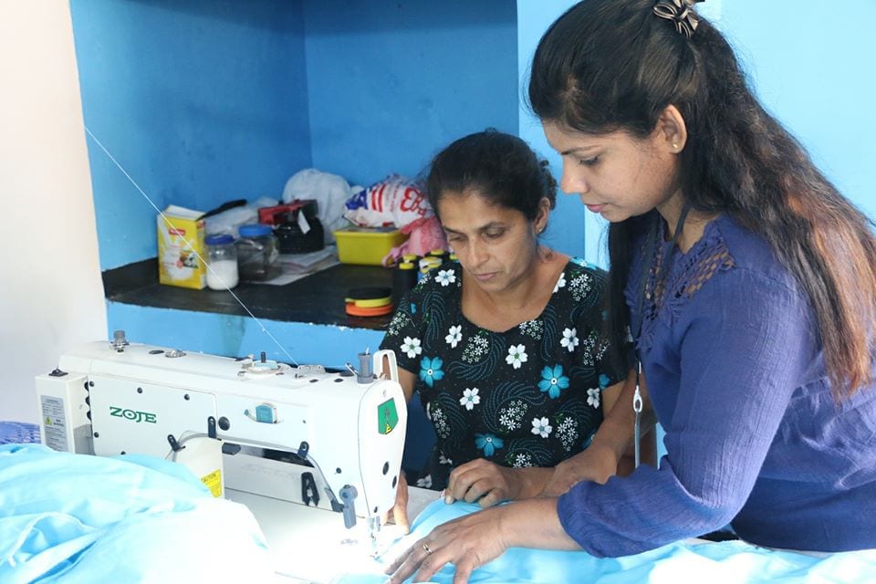 “සහස්නා” ඇපරල් | “Sahasna” Apparel – Part 01 මැෂින් භාවිතා කරන ආකාරය පිළිබඳව පුහුණුව ලබාදීම