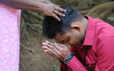 අම්මගෙන් ආශිර්වාද