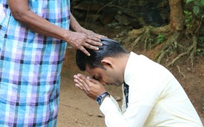 අම්මගෙන් ආශිර්වාද