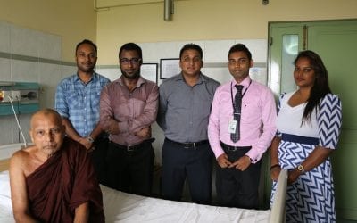 ඉද්දගොඩ පියරතන ස්වාමීන්වහන්සේගේ ජීවිතය වෙනුවෙන් රුධිරය පරිත්‍යාග කල ෆේස්බුක් මිතුරු මිතුරියෝ