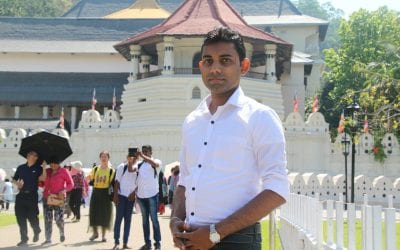 අද උදේම දළඳා මාලිගාවට ආවා