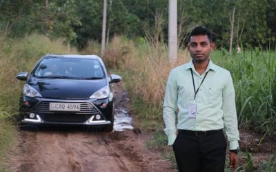 වාහනේ යනවට වැඩි හරියක් බැහැලා පයින් තමා යන්නේ