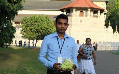 දළදා සමිඳුන් වැඳ පුදා ගත්තා