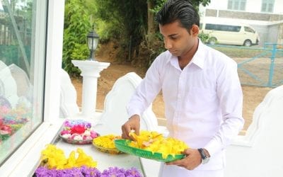 දහසක් වූ සුවඳ මල් පූජාව