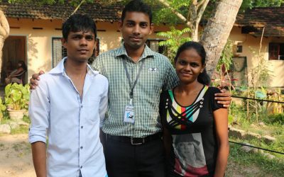 මේ ඉන්නේ මගේ ලොකු අක්කගේ දුවයි, පුතයි