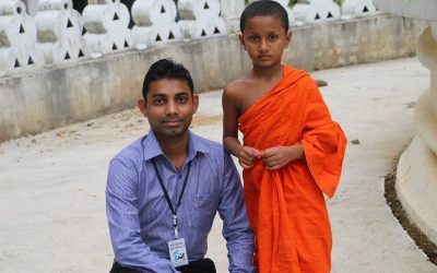 සමාජසත්කාර පොඩි සාදු බලන්න ආවා