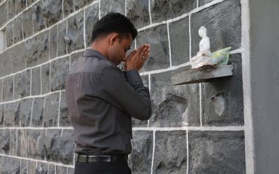 දෝවේ පන්සලට පඬුරක් දැම්මා