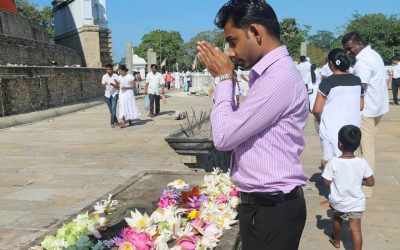 සුවඳ මල් සහ සුවඳ දුම් පූජාව